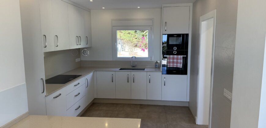 Elegant 5 bed Detached Villa in Urb. Puerto Romano, Estepona