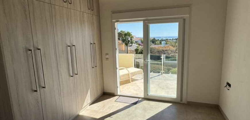 Elegant 5 bed Detached Villa in Urb. Puerto Romano, Estepona