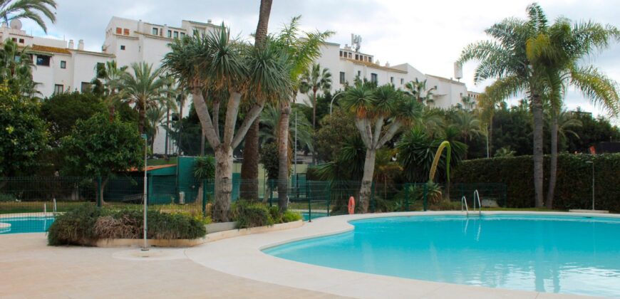 Elegant 3-Bedroom Penthouse in Jardines del Puerto, Puerto Banús Elegant 3-Bedroom Penthouse in Jardines del Puerto, Puerto Banús