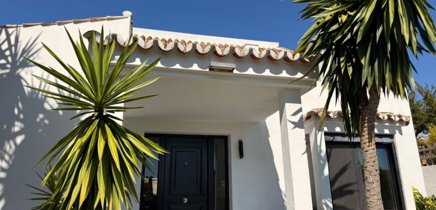 Charming 3-Bedroom Villa with Sea Views in Calahonda