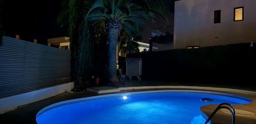 Charming 3-Bedroom Villa with Sea Views in Calahonda