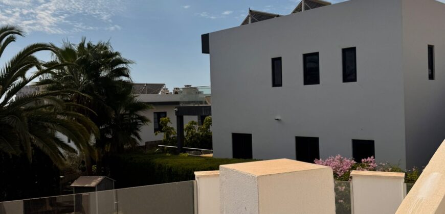 Charming 3-Bedroom Villa with Sea Views in Calahonda