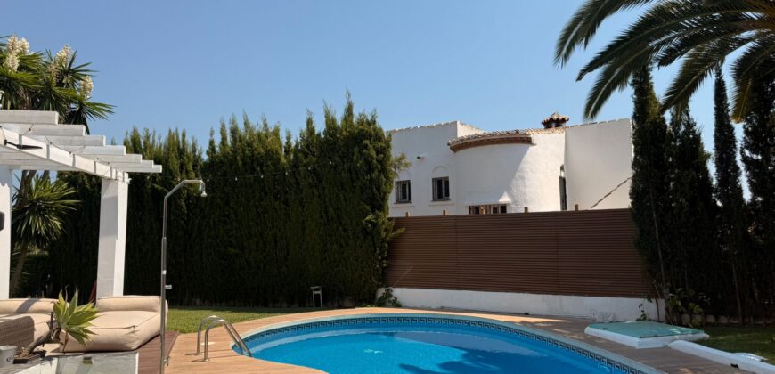 Charming 3-Bedroom Villa with Sea Views in Calahonda