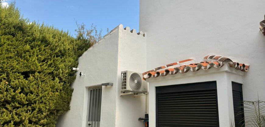 Charming 3-Bedroom Villa with Sea Views in Calahonda