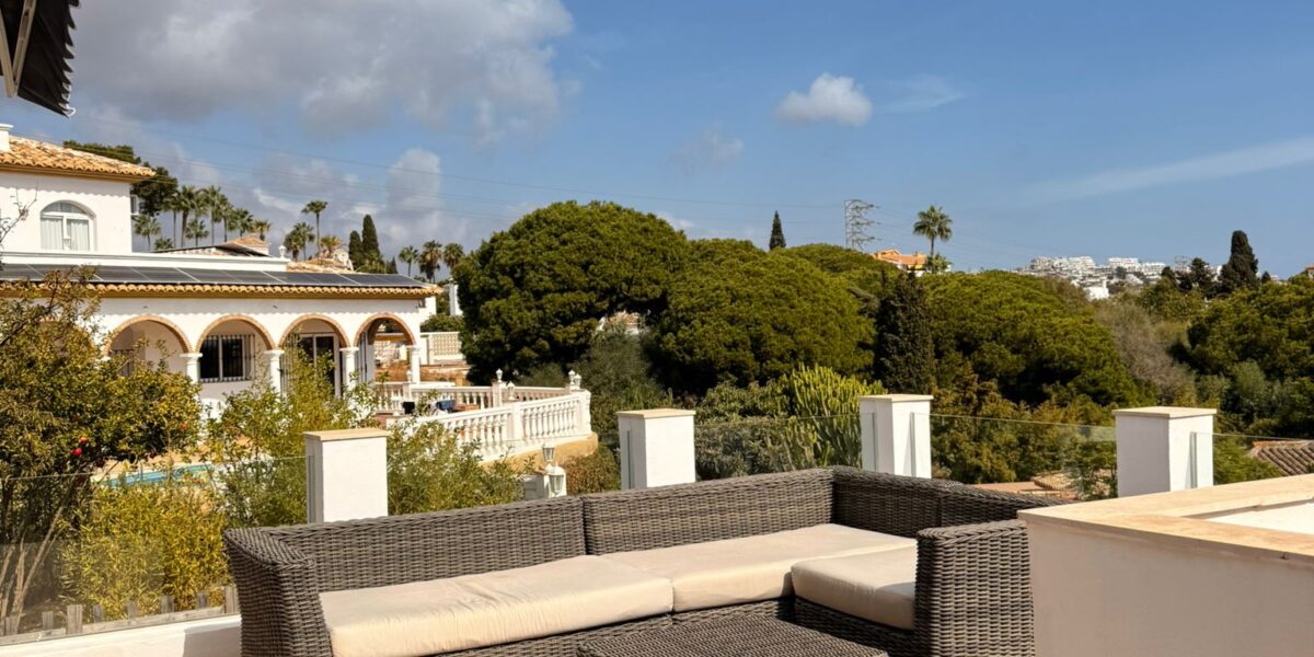 Charming 3-Bedroom Villa with Sea Views in Calahonda