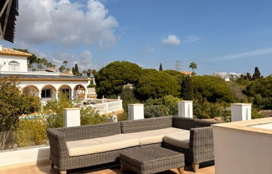 Charming 3-Bedroom Villa with Sea Views in Calahonda