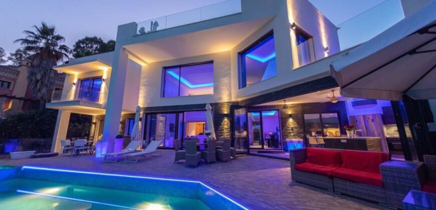 5 bed Villa with Wonderful Views across the Golf Valley, Mountains and Sea