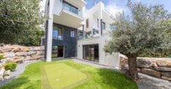 5 bed Villa with Wonderful Views across the Golf Valley, Mountains and Sea