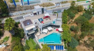 5 bed Villa with Wonderful Views across the Golf Valley, Mountains and Sea