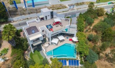 5 bed Villa with Wonderful Views across the Golf Valley, Mountains and Sea