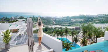 3 bed Penthouse with sea views and a private pool in Estepona