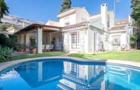 Villa in Casablanca, Marbella Golden Mile – Prime Location & Strong Investment