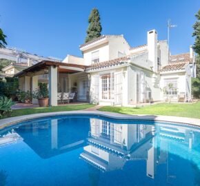 Villa in Casablanca, Marbella Golden Mile – Prime Location & Strong Investment