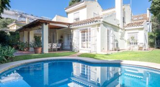 Villa in Casablanca, Marbella Golden Mile – Prime Location & Strong Investment