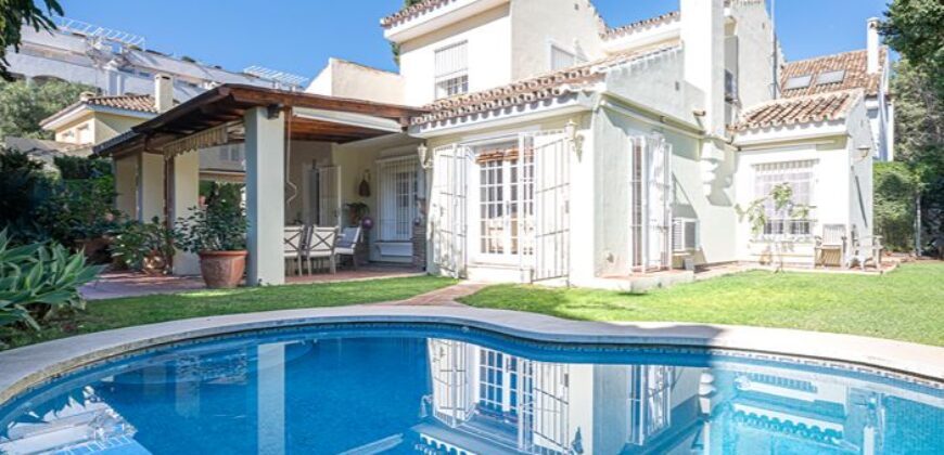 Villa in Casablanca, Marbella Golden Mile – Prime Location & Strong Investment