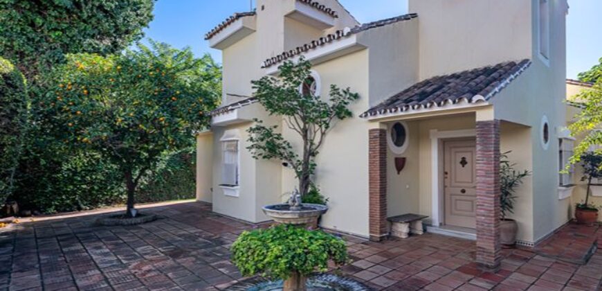 Villa in Casablanca, Marbella Golden Mile – Prime Location & Strong Investment