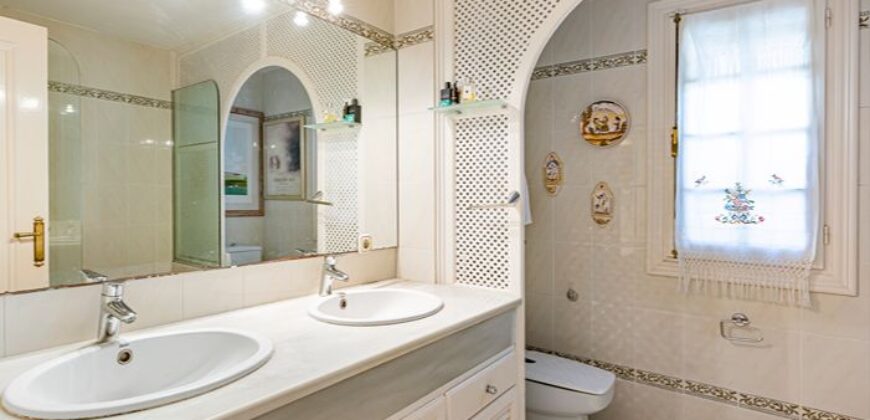 Villa in Casablanca, Marbella Golden Mile – Prime Location & Strong Investment