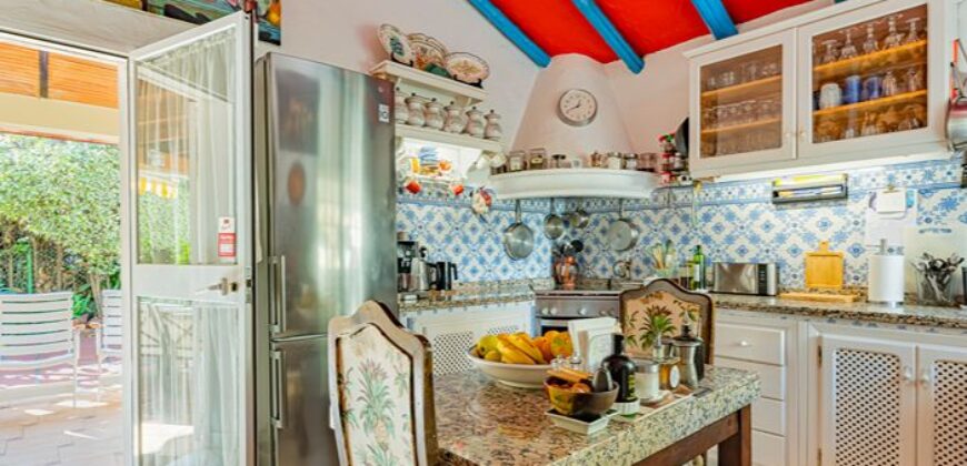 Villa in Casablanca, Marbella Golden Mile – Prime Location & Strong Investment