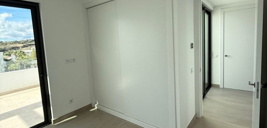 3 bed Penthouse with sea views and a private pool in Estepona