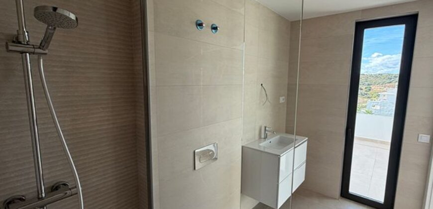 3 bed Penthouse with sea views and a private pool in Estepona