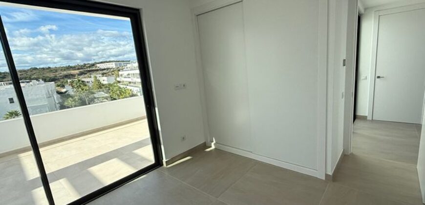 3 bed Penthouse with sea views and a private pool in Estepona