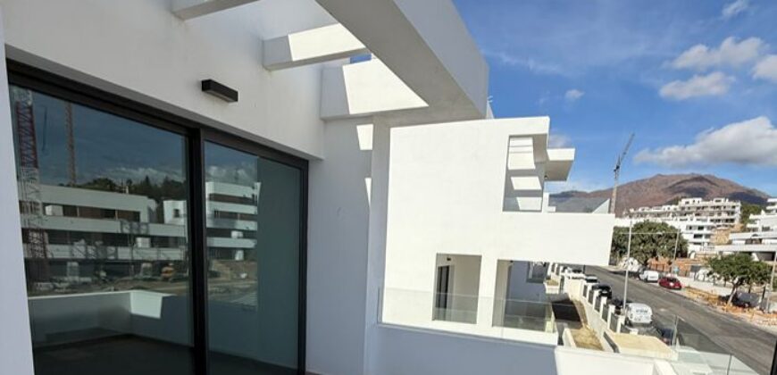 3 bed Penthouse with sea views and a private pool in Estepona