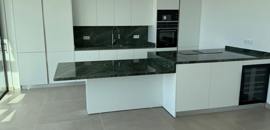 3 bed Penthouse with sea views and a private pool in Estepona