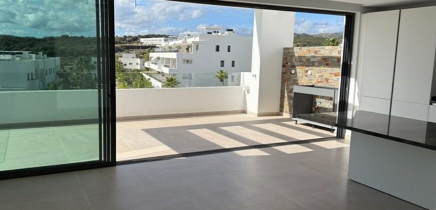 3 bed Penthouse with sea views and a private pool in Estepona