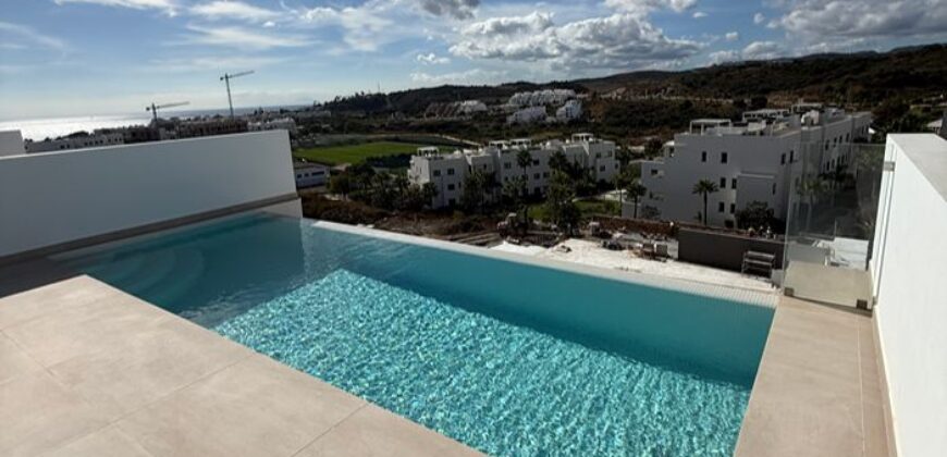 3 bed Penthouse with sea views and a private pool in Estepona