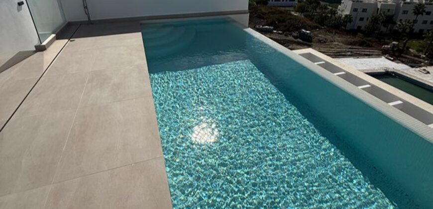 3 bed Penthouse with sea views and a private pool in Estepona