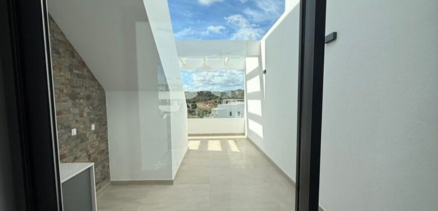 3 bed Penthouse with Sea Views and a private pool in Estepona