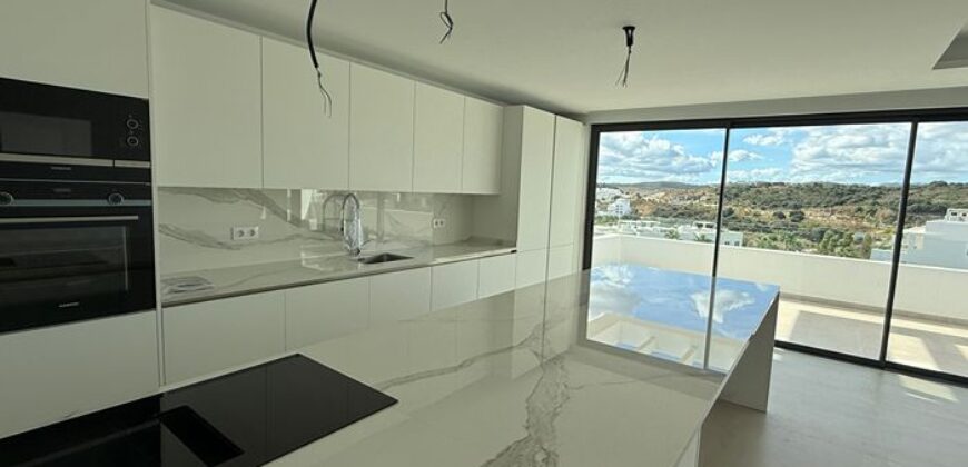 3 bed Penthouse with Sea Views and a private pool in Estepona