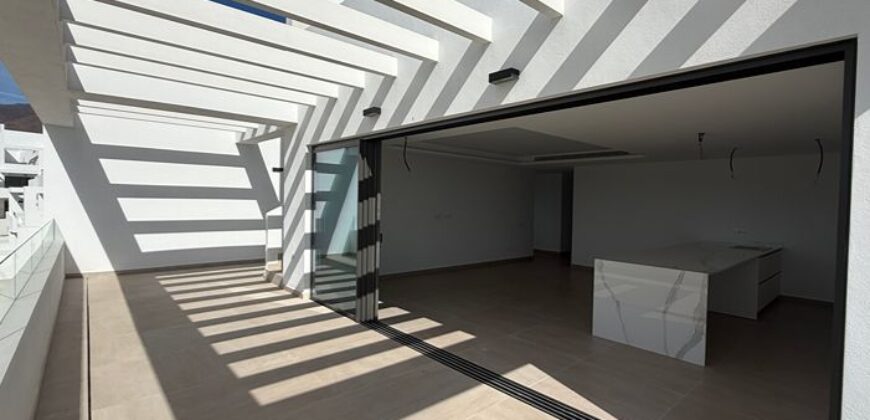 3 bed Penthouse with Sea Views and a private pool in Estepona