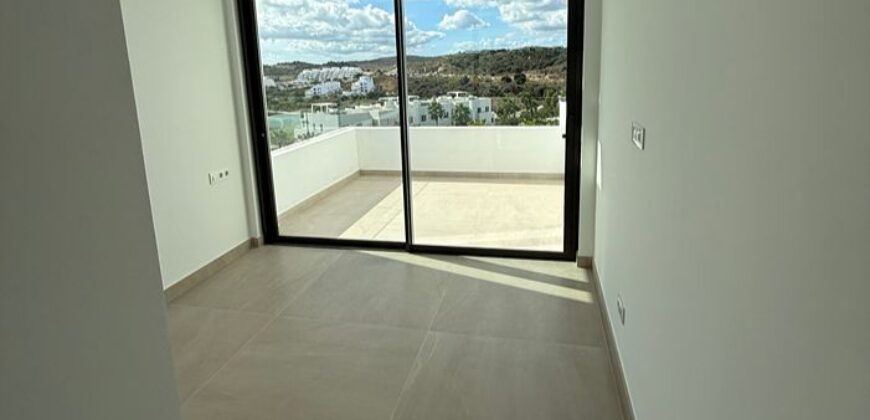 3 bed Penthouse with Sea Views and a private pool in Estepona