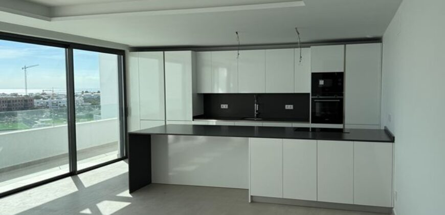 2 bed Penthouse with Sea Views and Private Pool in Estepona