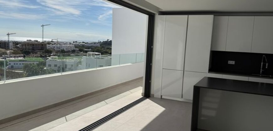 2 bed Penthouse with Sea Views and Private Pool in Estepona