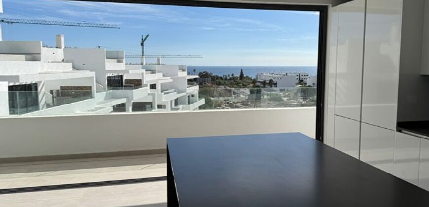 2 bed Penthouse with Sea Views and Private Pool in Estepona