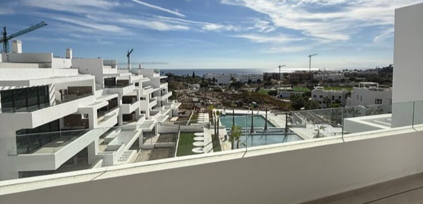 2 bed Penthouse with Sea Views and Private Pool in Estepona