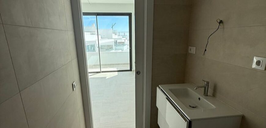 2 bed Penthouse with Sea Views and Private Pool in Estepona