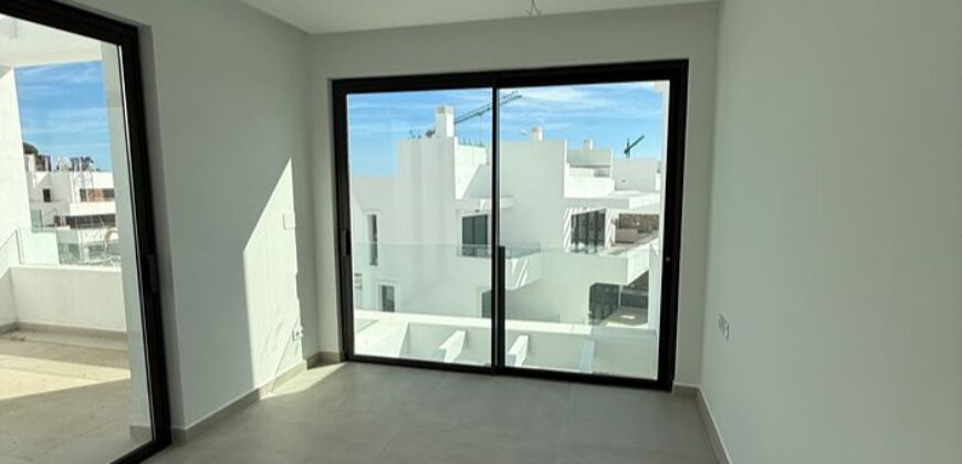 2 bed Penthouse with Sea Views and Private Pool in Estepona
