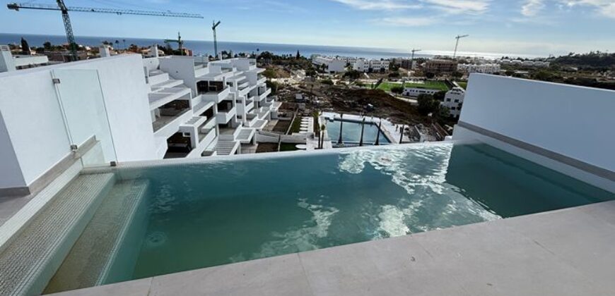 2 bed Penthouse with Sea Views and Private Pool in Estepona