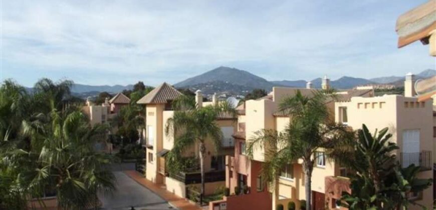 4 bed Townhouse in Nueva Andalucía