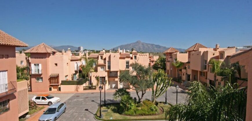 4 bed Townhouse in Nueva Andalucía