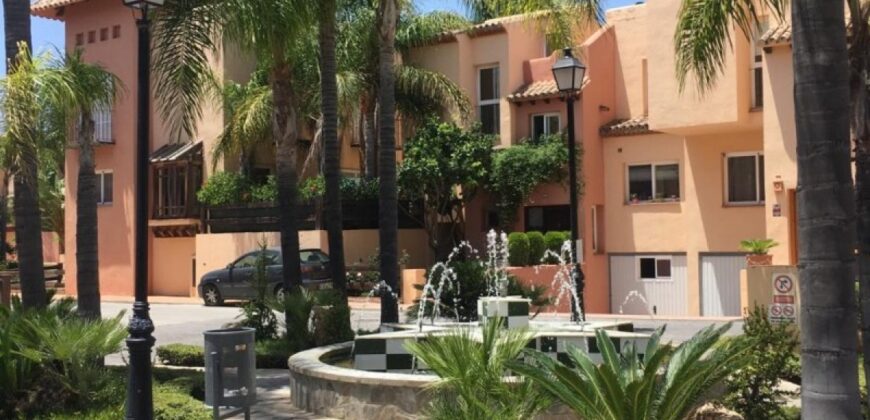 4 bed Townhouse in Nueva Andalucía