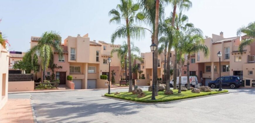 4 bed Townhouse in Nueva Andalucía