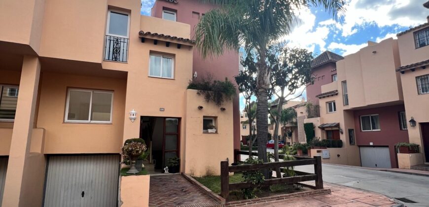 4 bed Townhouse in Nueva Andalucía