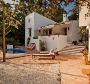 Charming Andalusian-Style Villa in Las Lomas, El Padron – Estepona