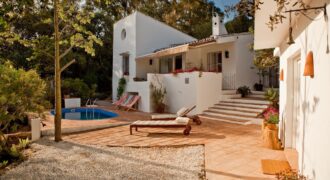 Charming Andalusian-Style Villa in Las Lomas, El Padron – Estepona