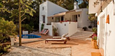 Charming Andalusian-Style Villa in Las Lomas, El Padron – Estepona