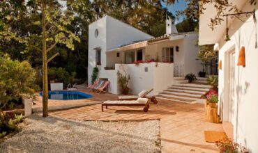 Charming Andalusian-Style Villa in Las Lomas, El Padron – Estepona